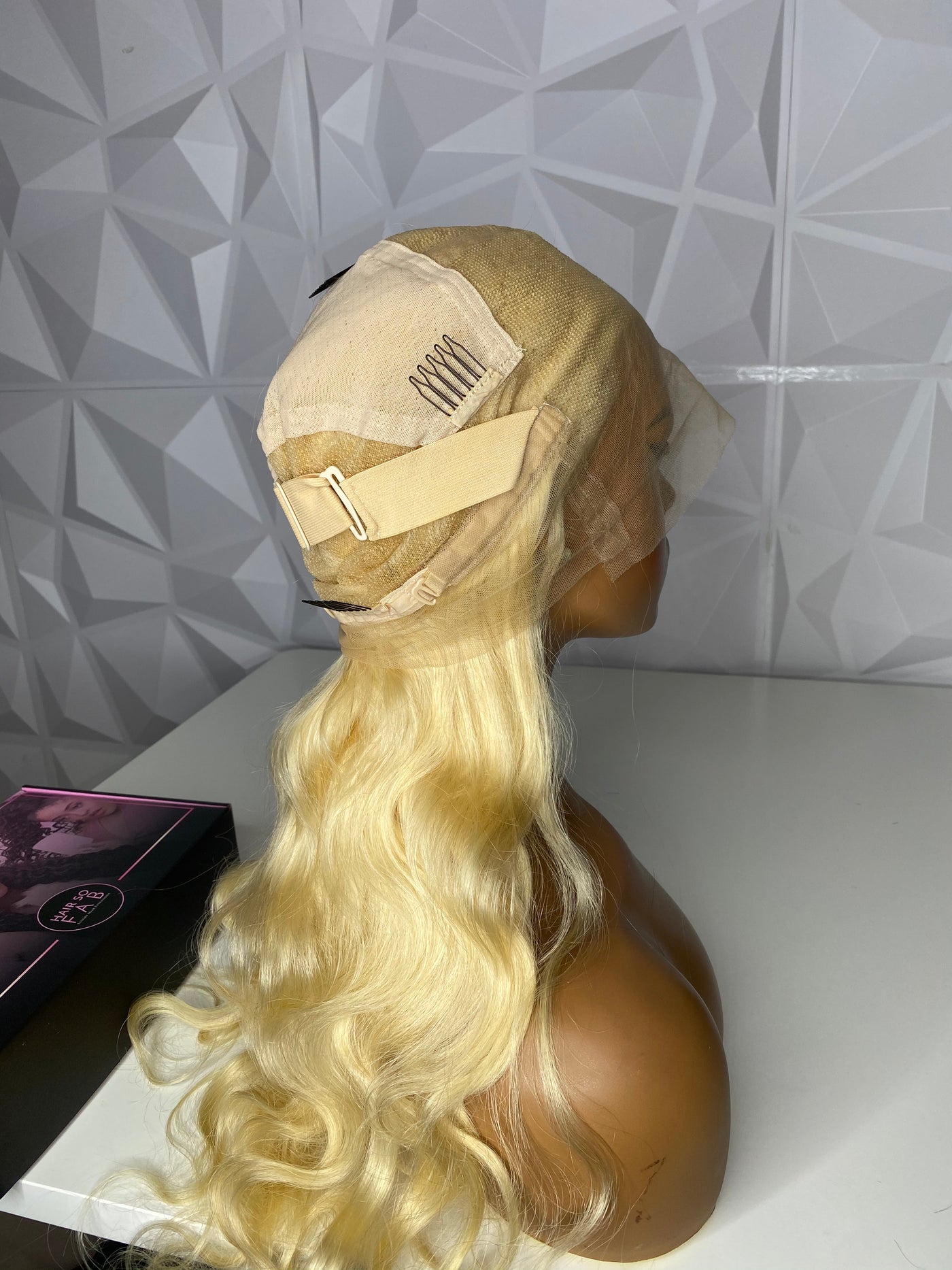 BLONDE BODY WAVE LACE WIG